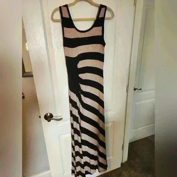 Flattering dress #48 - Picture 2 of 5